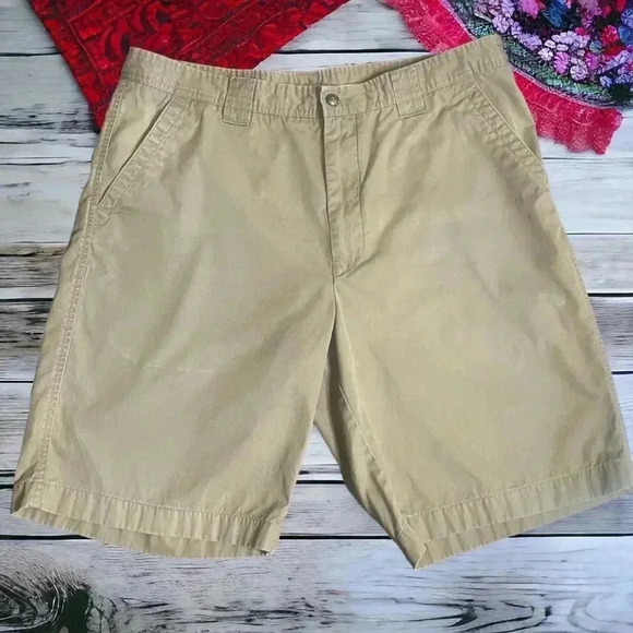 Faconnable Men's Size 38 Flat-Front Dark Khakk Shorts. 10" inseam. Four pockets. - Picture 1 of 5